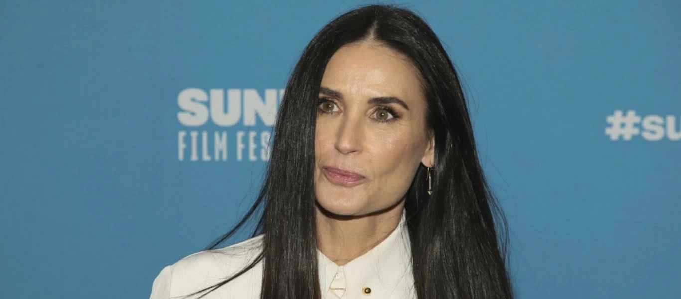 Η Ντέμι Μουρ ποζάρει γuμνή σε εξώφυλλο μετά από... 28 χρόνια (φωτο)